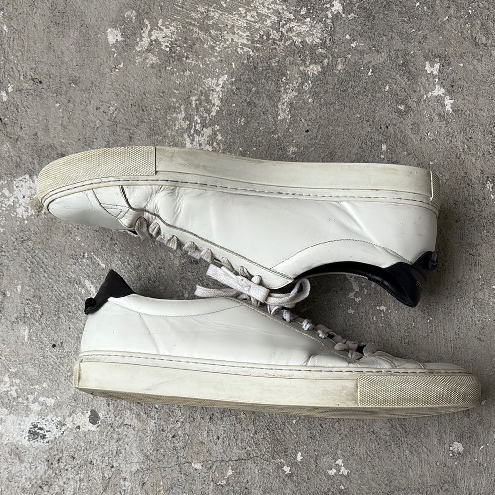 Givenchy low top leather sneakers
